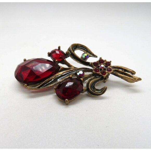 Vintage Floral Brooch 2" Red Faceted Lucite Gems Pin Antique Gold Tone Setting - Picture 2 of 10